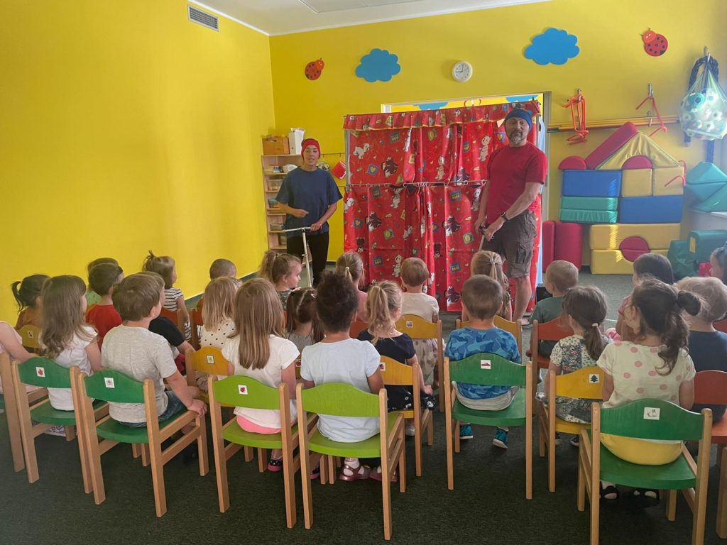 Přijelo k nám divadlo!